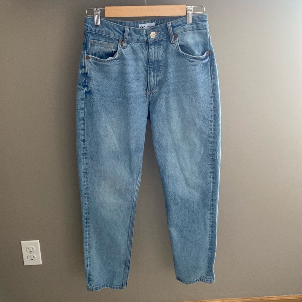 Zara Blue Straight Leg Jeans with Classic Denim Look,